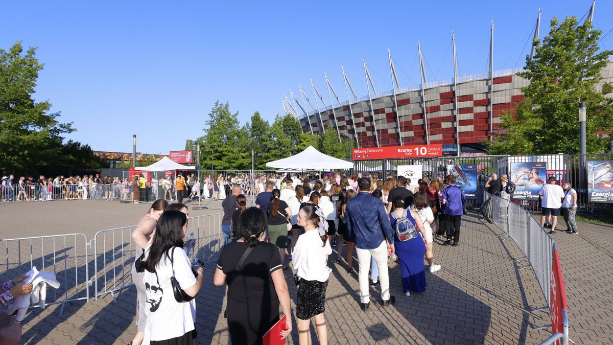  Kolejki przed koncertem Taylor Swift. w Warszawie