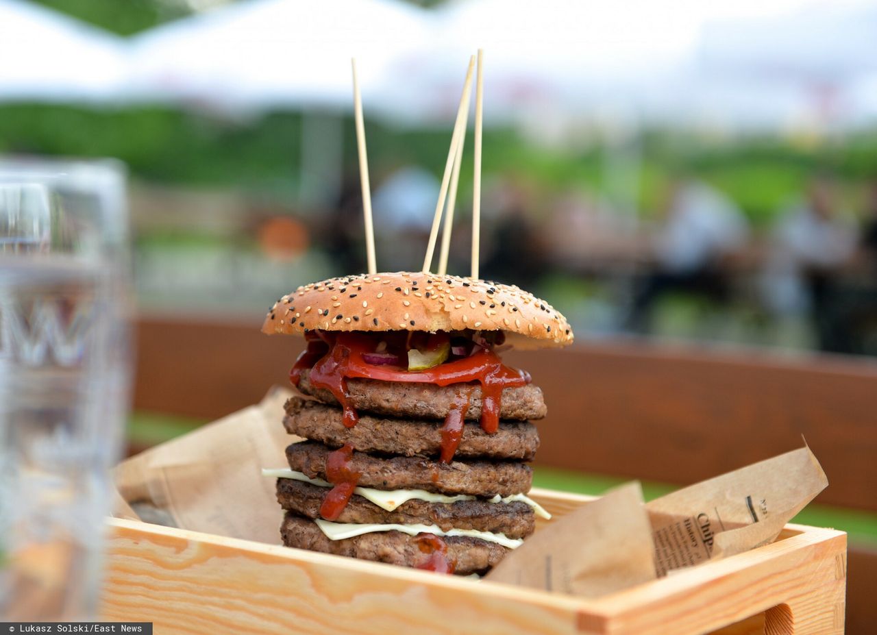 Gotowe posiłki. Polacy najchętniej zamawiają je w fast foodach