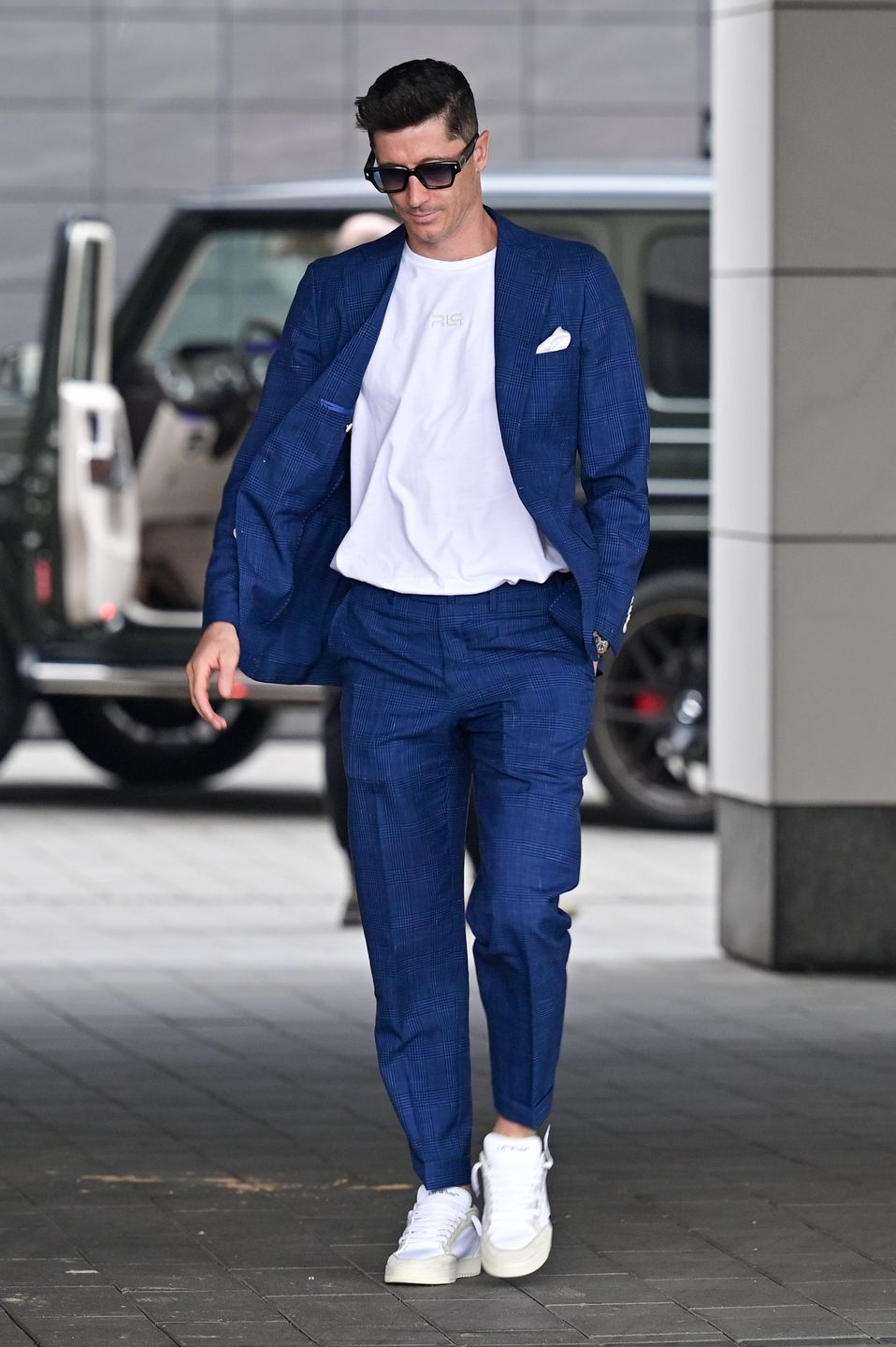 Wystrojeni piłkarze szpanują markowymi dodatkami na zgrupowaniu