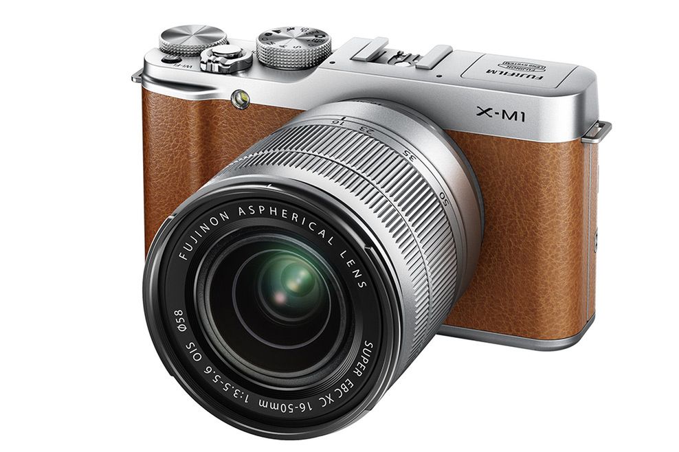 Nagroda w konkursie: aparat Fujifilm X-M1 w kolorze brązowo-srebrnym z obiektywem 16-50 mm.