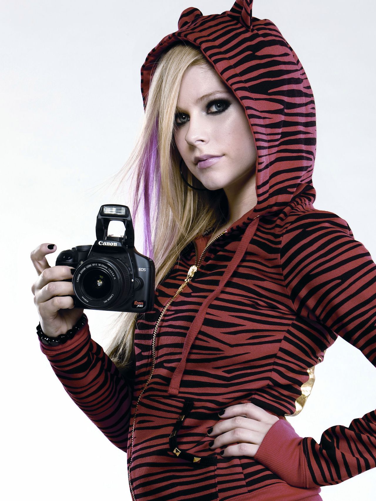 avril-canon canon