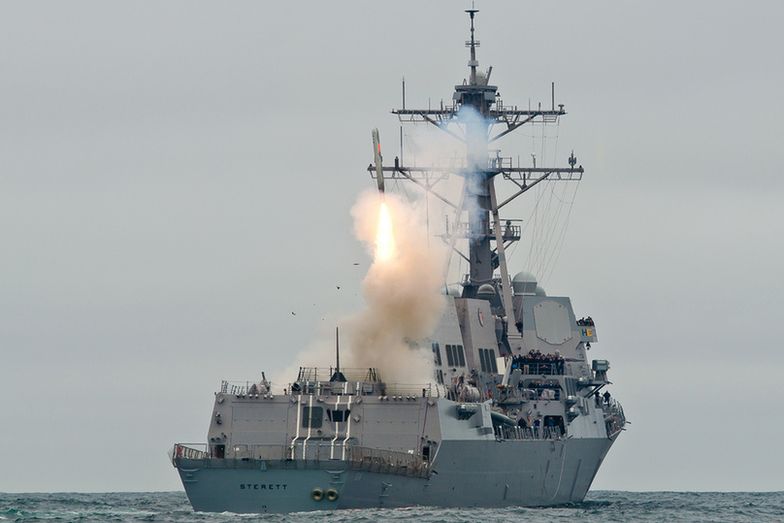 Pocisk Tomahawk wystrzelony z okrętu USS Sterett </br>