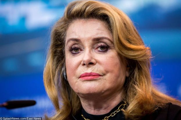 Catherine Deneuve do polskich dziennikarzy: "ZMIEŃCIE RZĄD"