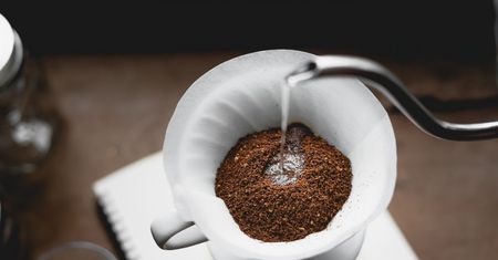 Doświadczony barista zdradza, jak parzyć kawę. Niemal każdy popełnia karygodny błąd