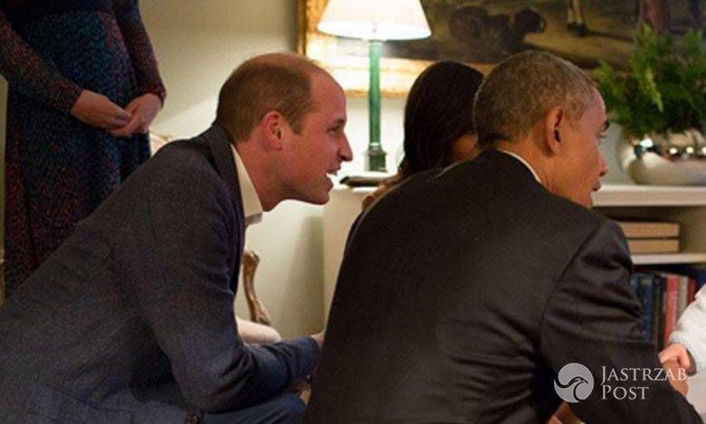 Książę George w szlafroku na spotkaniu z Barackiem Obamą