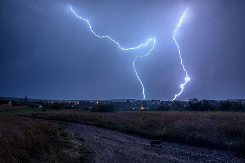 Kobieta rażona piorunem!
