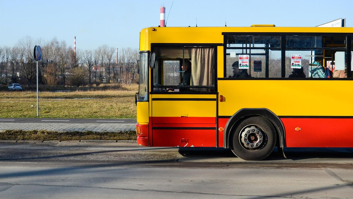 Autobus komunikacji miejskiej w Warszawie