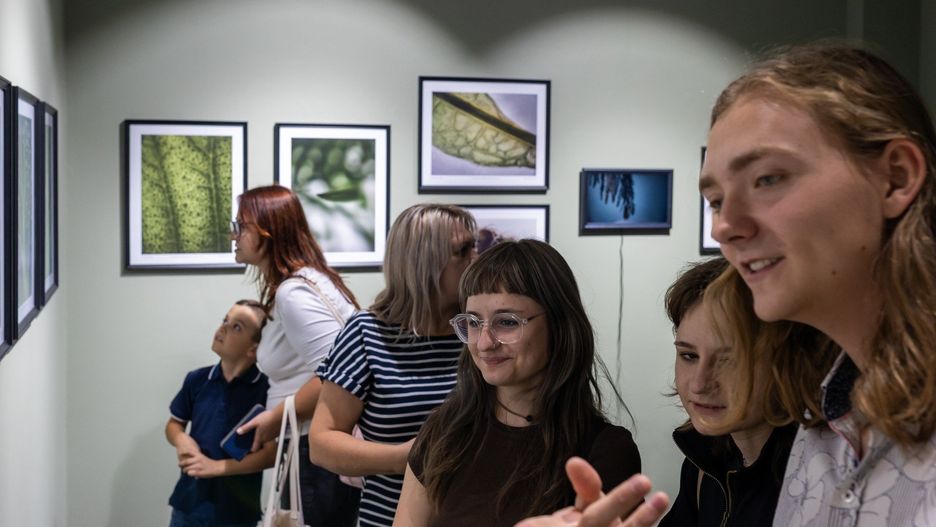W czwartek (11 września) w Aptece pod Łabędziem odbył się wernisaż wystawy &#34;Mikronotatki&#34;. Na ekspozycji prezentowane są efekty warsztatów, w których wzięli udział uczniowie Państwowego Liceum Plastycznego im. Leona Wyczółkowskiego w Bydgoszczy.
