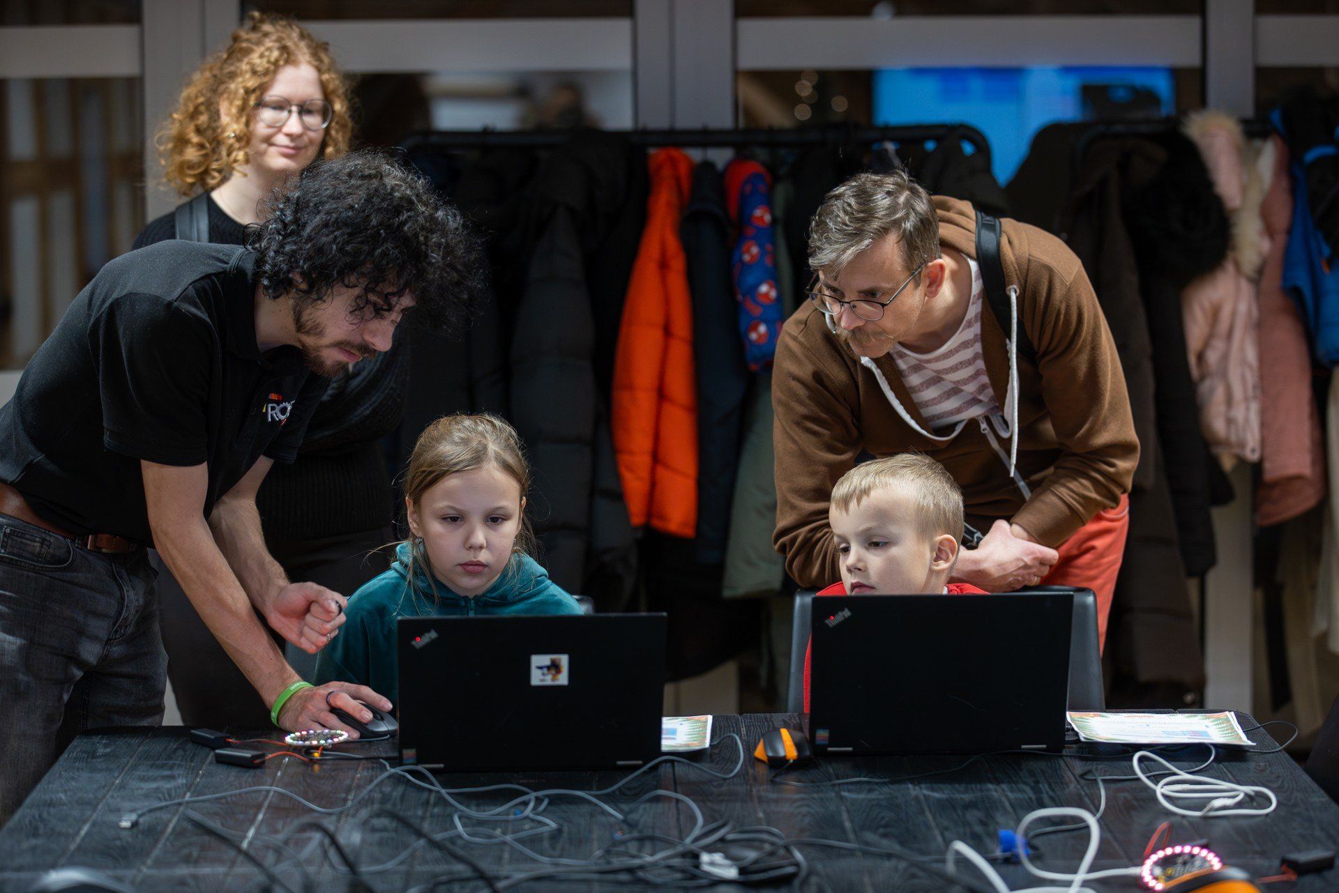 W weekend Młyny Rothera zamieniają się w prawdziwą Fabrykę Zimy, pełną warsztatów, eksperymentów i kreatywnej zabawy.