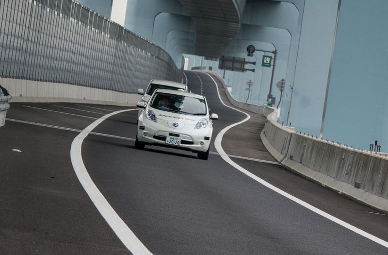 Nissan Leaf Piloted Drive 1.0 gotowy do jazdy autonomicznej