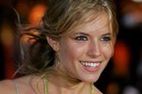 Sienna Miller z Jude'em Law tylko bez niani