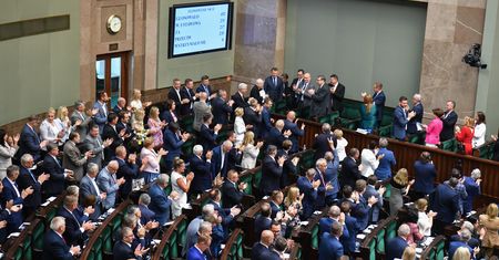"Czternastka" na stałe. Posłowie dali zielone światło