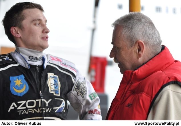 Tym razem Andrzej Maroszek (z prawej) cieszył się z wygranej swojej drużyny, a duża w tym zasługa Marcina Rempały