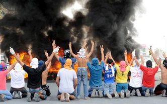 Bahrajn: Tysiące antyrządowych demonstrantów