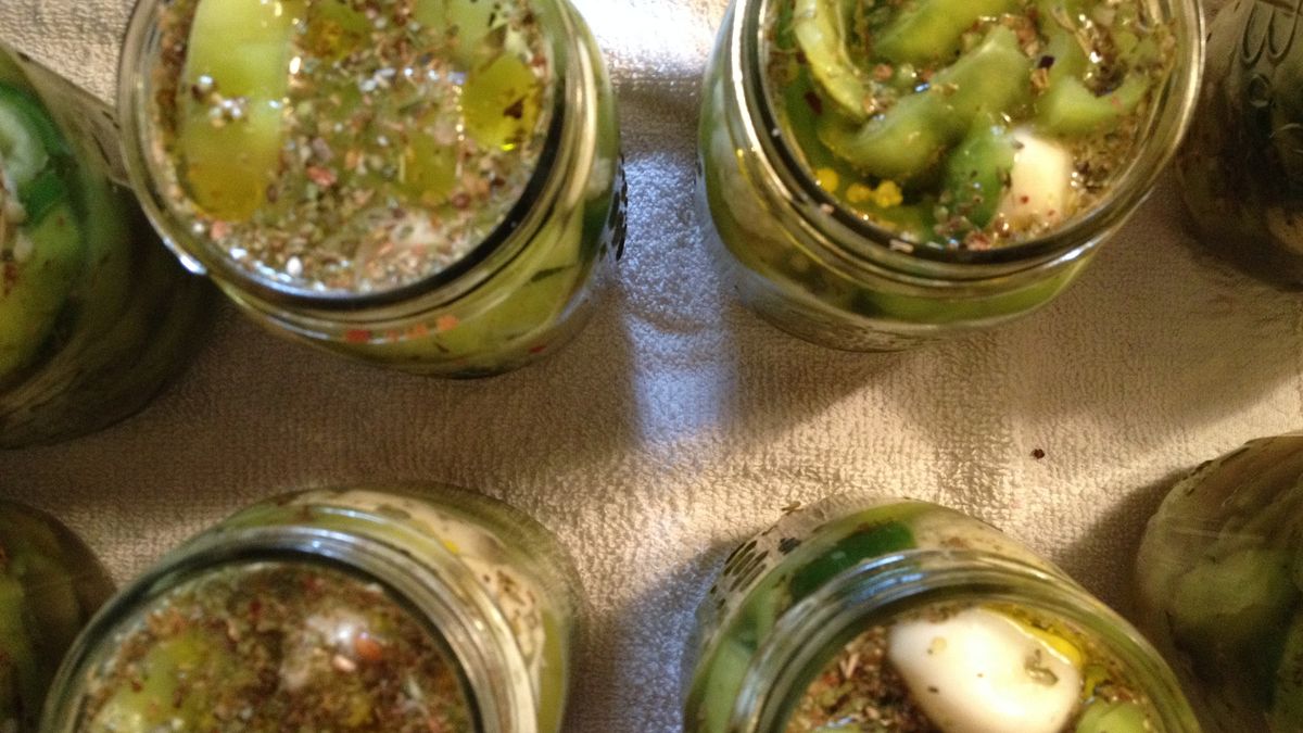 Zielone papryczki chili bez pestek w słoiku (produkt i płyn)