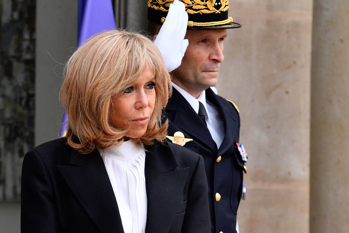 Brigitte Macron spaceruje wzdłuż Sekwany. Żona prezydenta Francji nie spędza kwarantanny w domu