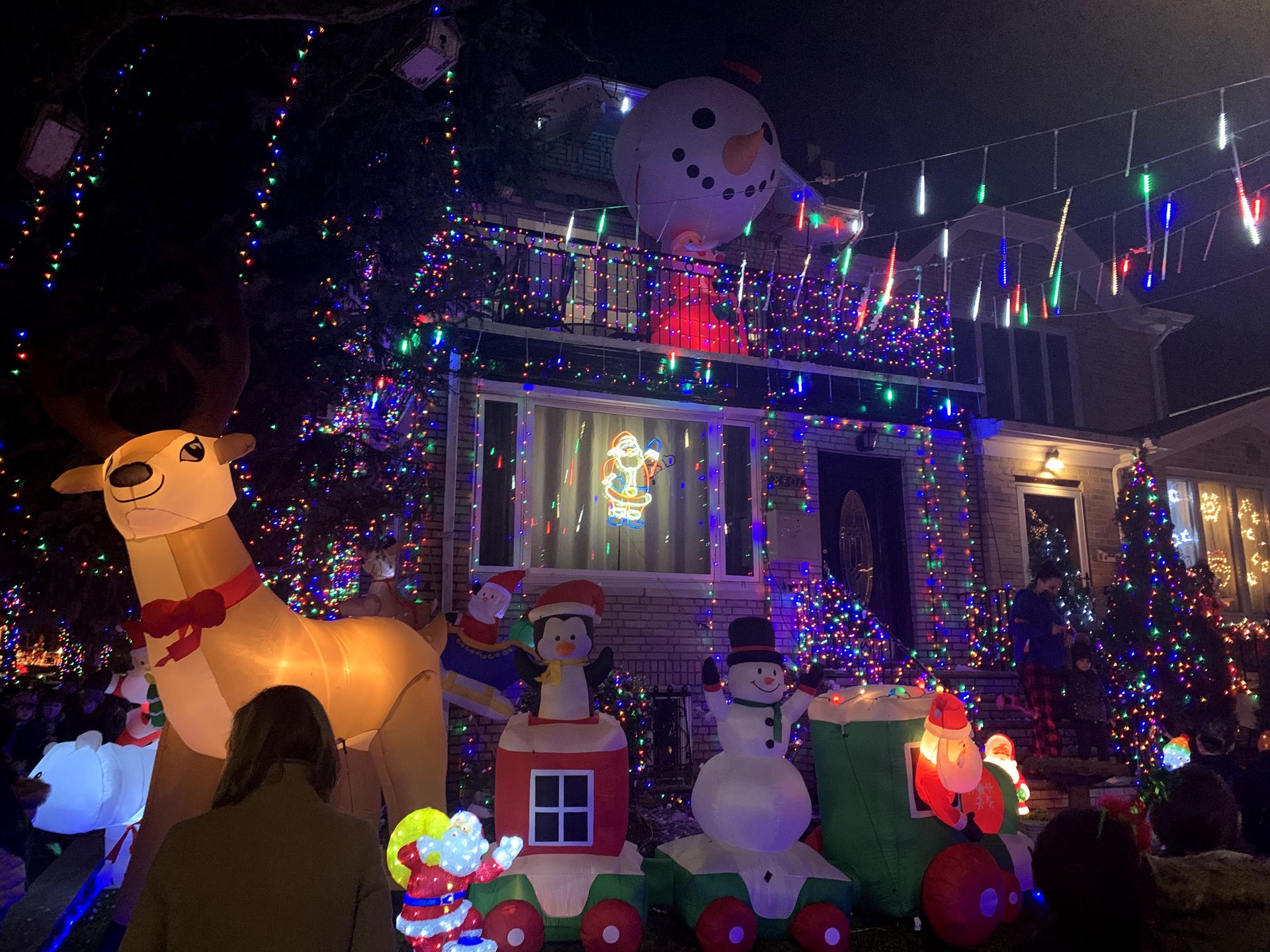 Amerykanie nie oszczędzają na świetlnych dekoracjach