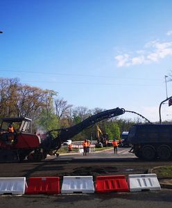 Wrocław. Pierwszy dzień zmian na skrzyżowaniu ul. Milenijnej i Popowickiej. Chaos wśród kierowców