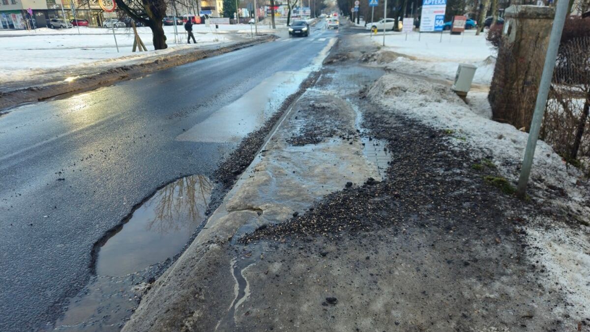 Ogromna dziura w jezdni na ul. Sławinkowskiej
