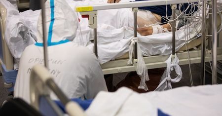 Jesienią kolejna fala pandemii? Niepokojąca prognoza
