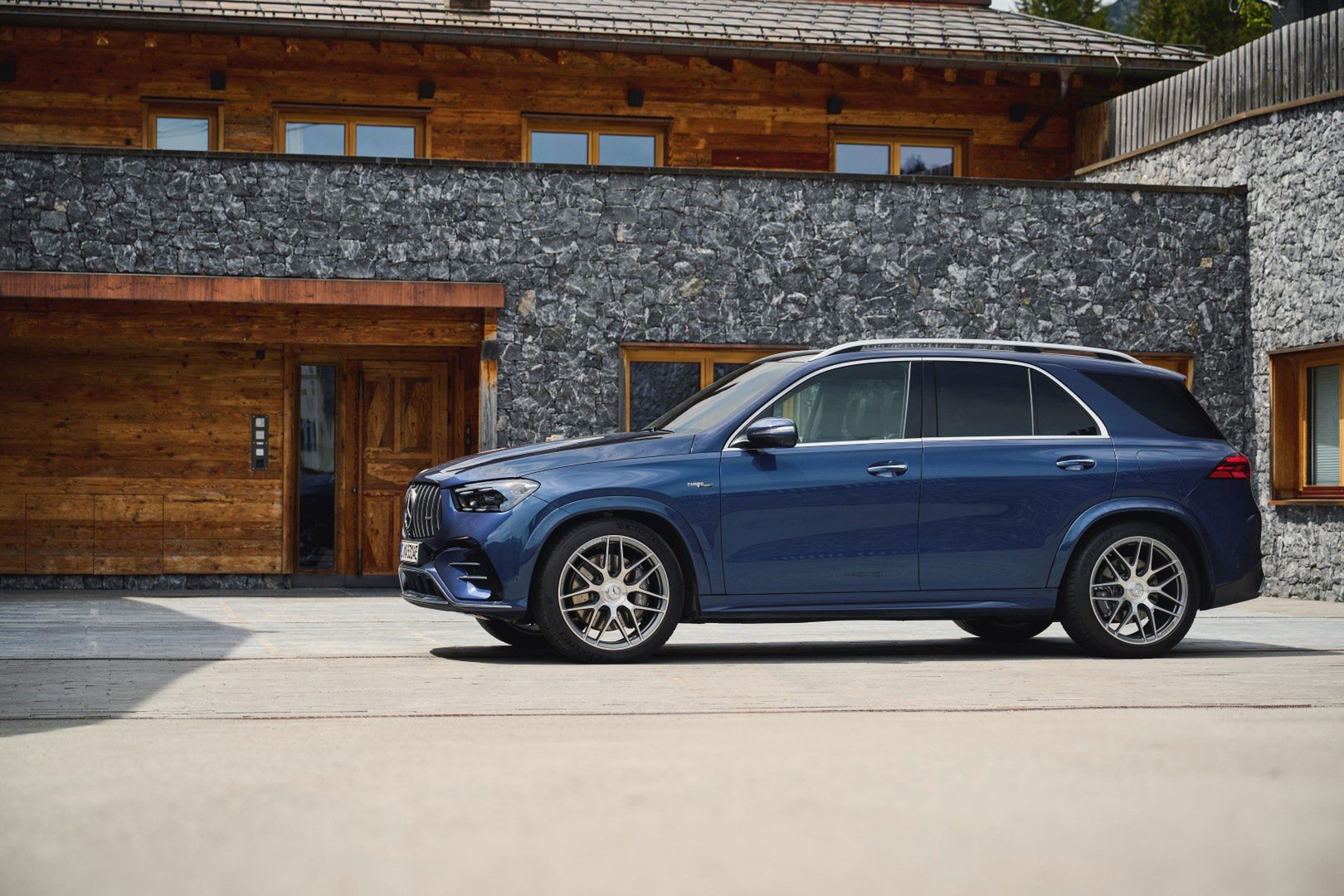 Test Drive Mercedes-AMG E 53 HYBRID & Mercedes-AMG GLE 53 HYBRID
Mercedes-Benz AG, Communications & Marketing, photo by Deniz Calagan on behalf of Mercedes-Benz AG
Mercedes-AMG; Performance and efficiency in a new combination: the Mercedes-AMG E 53 HYBRID 4MATIC+; MediaSite; Saloon; Press Releases sorted by years; 06 - 2024; PKW Mercedes AMG - AKTUELL; Mercedes-AMG Limousine - T-Modell - Coupé (2 Türen) - Cabriolet; Press Archives; Pre-Media; Hybrid; Pressemitteilungen;  Mercedes-Maybach ; W213 - Mercedes-AMG E 53 HYBRID 4MATIC+ - 2023; W213 - Mercedes-AMG E 53 HYBRID 4MATIC+ Limousine - 2023; E-Class; 2024;  Mercedes-AMG ;  smart ; Mercedes-Benz Pkw