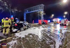 Bmw rozerwało na pół. Nie żyje młoda kobieta