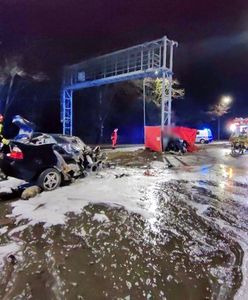 Bmw rozerwało na pół. Nie żyje młoda kobieta