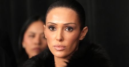 Bianca Censori i Kanye West widziani razem na lotnisku w Japonii. 30-latka miała na sobie PRZEŚWITUJĄCE rajstopy