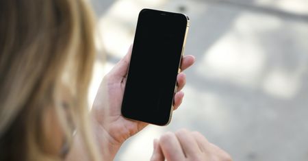 Oszustwo "na Apple". Cyberprzestępcy kuszą szybkim zyskiem