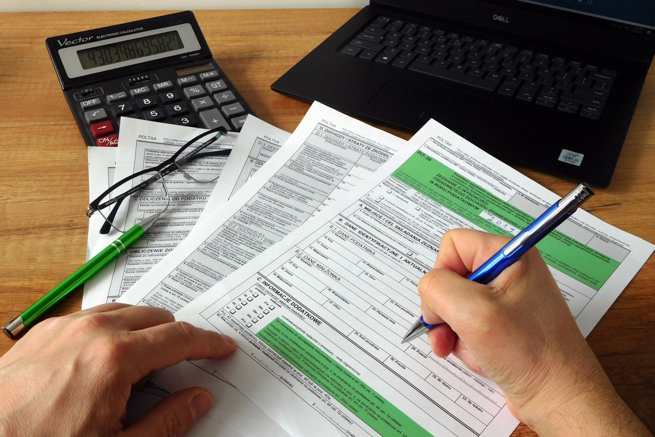 Kiedy skarbówka zwróci podatek? Trzeba uważać na terminy