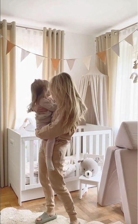 Neutralne beże w pokoju Bianki