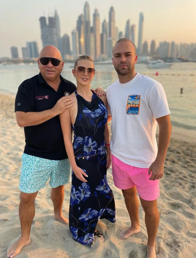 Klaudiusz Ševković z dorosłymi dziećmi