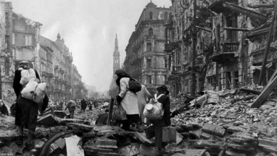 Cywile opuszczają Warszawę. 
Początek października 1944 r. 