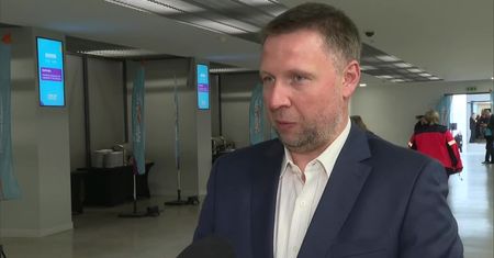 “Uderzenie wszystkich Polaków w twarz”. Komentarze po odznaczeniu Macierewicza Orderem Orła Białego