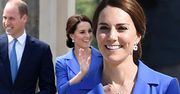 Księżna Kate wymknęła się na ślub przyjaciół, ale paparazzi i tak ją dopadli! Jej niebieska sukienka to prawdziwy hit, ale gdzieś już ją widzieliśmy