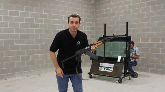 Jakie to uczucie, kiedy strzelają do Ciebie z AK-47? [wideo] 1