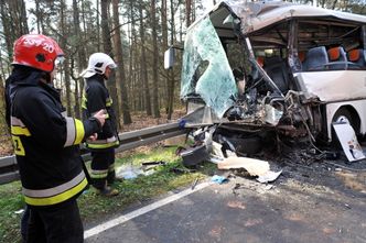 Wypadek autobusu w Grabowie. Bez zarzutu dla kierowcy