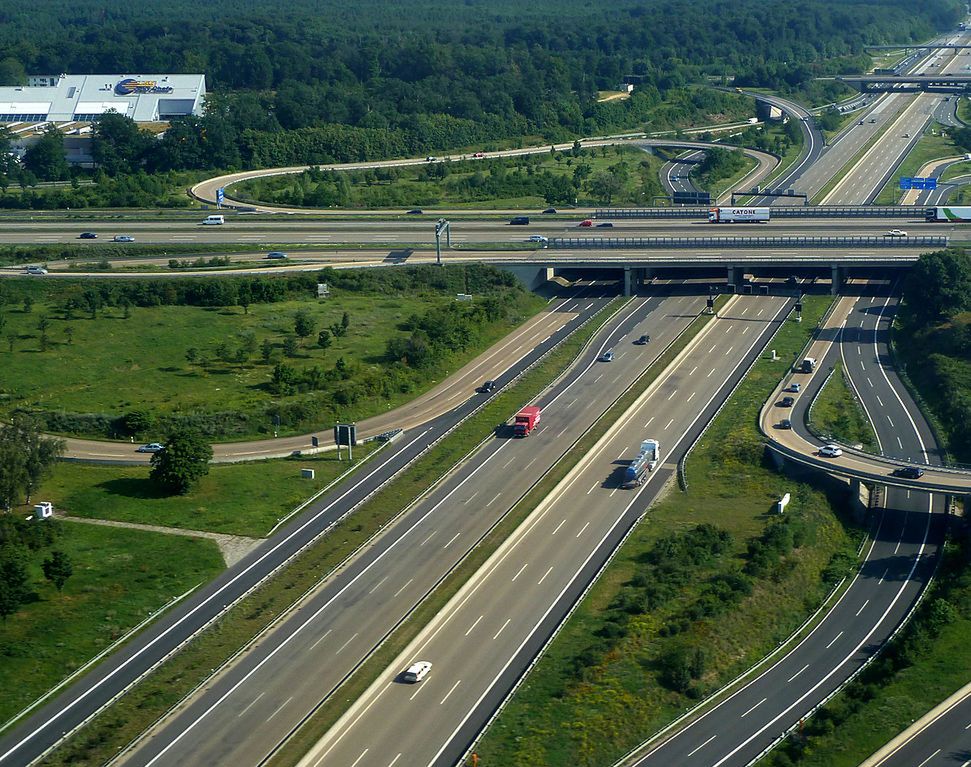 EU-Abkommen mit Berlin.  Auf deutschen Autobahnen müssen Autofahrer Maut zahlen