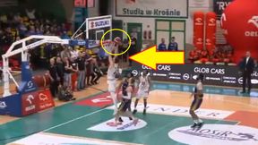 Sceny. Zablokowała go obręcz