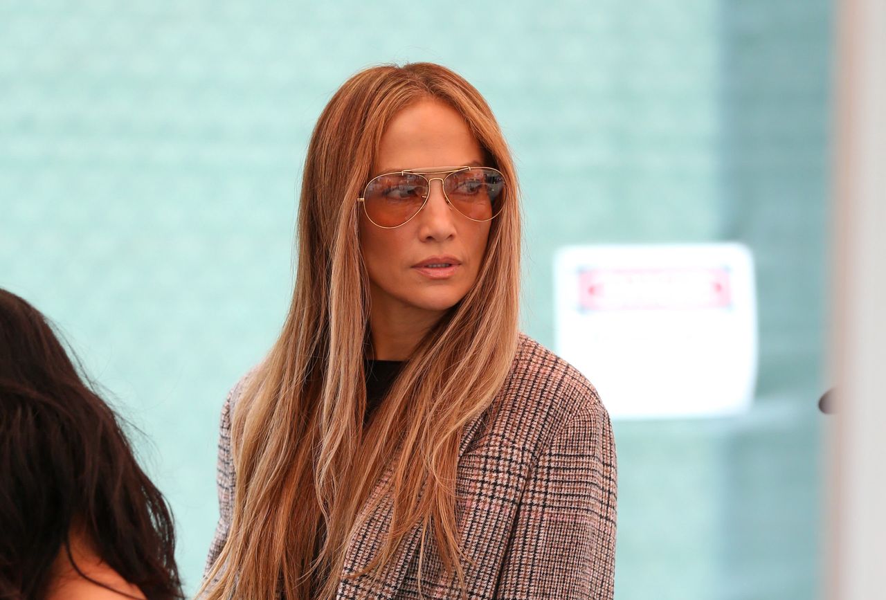 Jennifer Lopez "cries all the time" in the face of a marriage crisis