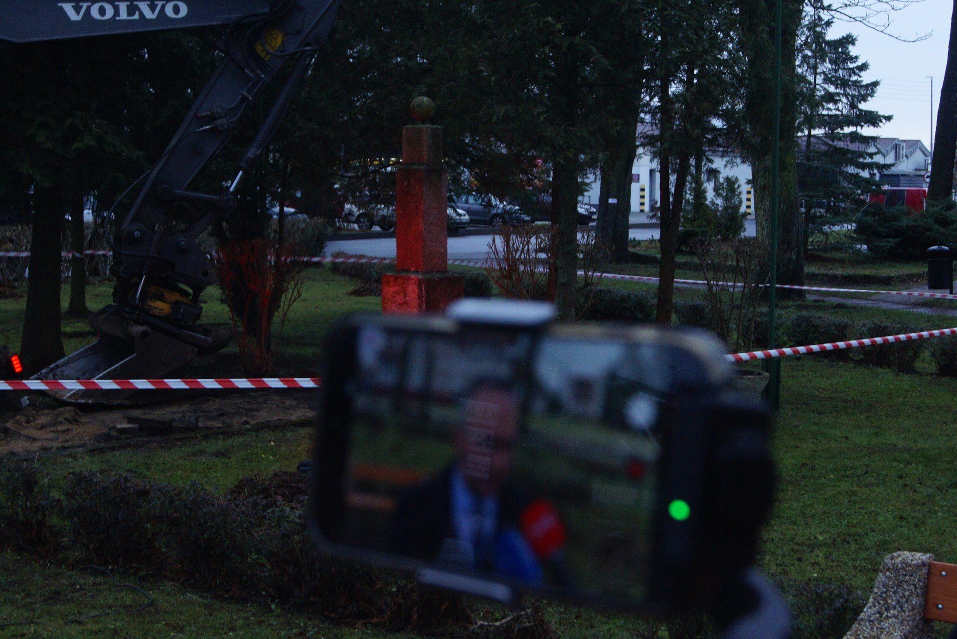 Demontaż sowieckiego obelisku w Maszewie