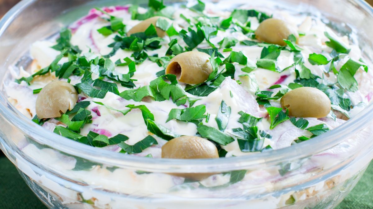 Sałatka z brokułem i kurczakiem 