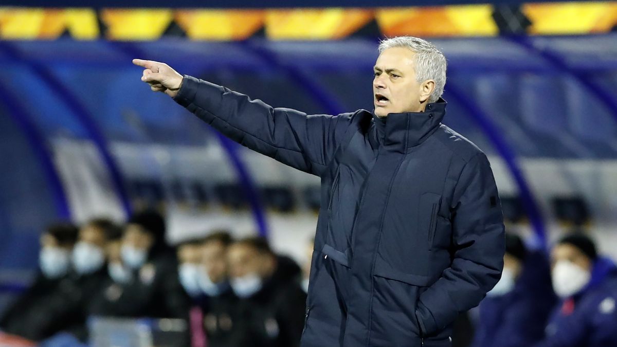 PAP/EPA / ANTONIO BAT / Na zdjęciu: Jose Mourinho