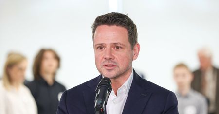 Zełenski w Warszawie. Stołeczny ratusz o "krótkim przywitaniu" z Trzaskowskim