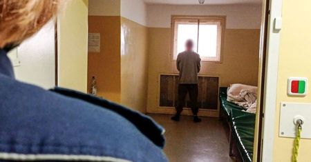 Zaklinował rękę w BMW, które próbował ukraść wspólnie z kolegą. Grozi im 10 lat