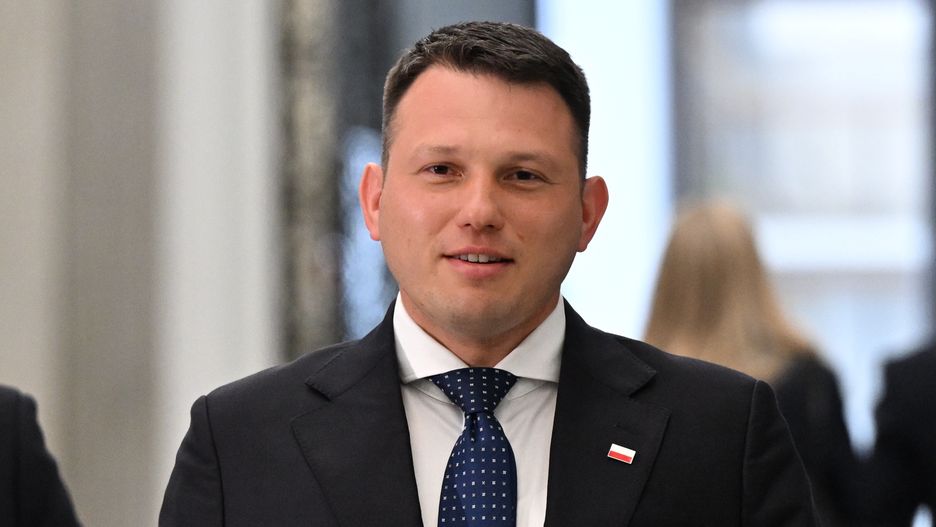 S�awomir Mentzen
Warszawa, 20.05.2025. Wybory prezydenta RP - kampania przed II tur�. Pose� Konfederacji S�awomir Mentzen w drodze na konferencj� prasow� w Sejmie w Warszawie, 20 bm. S�awomir Mentzen zaprosi� kandydata KO na prezydenta Rafa�a Trzaskowskiego i popieranego przez PiS Karola Nawrockiego na rozmow� oraz zaapelowa� o podpisanie deklaracji programowej, zgodnej z oczekiwaniami jego wyborc�w. (amb) PAP/Radek Pietruszka
Radek Pietruszka
Konfederacja, polityk polityka, Polityka, poparcie w II turze wybor�w, posiedzenie, Posiedzenie Sejmu, Sejm, Sejm RP