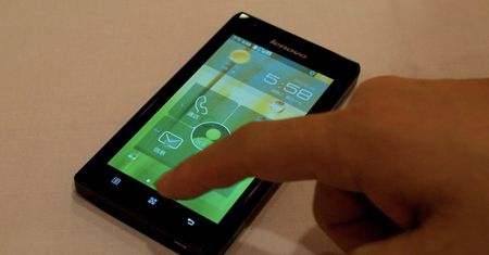 Lenovo K800 - pierwszy Android z układem Intela zaprezentowany!