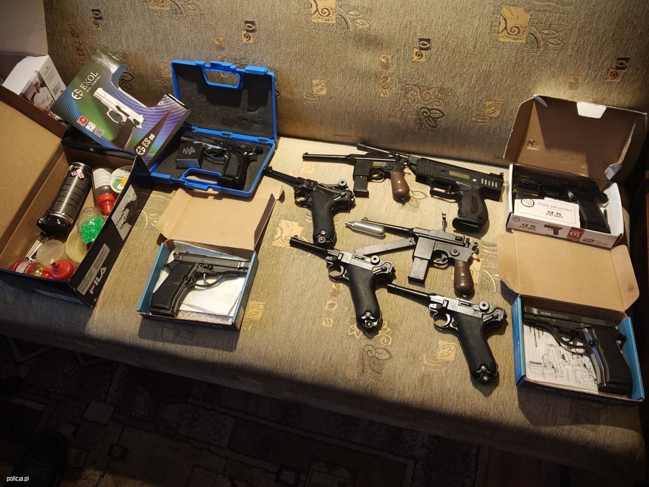 81-letni snajper zatrzymany. Znaleźli arsenał broni w jego mieszkaniu