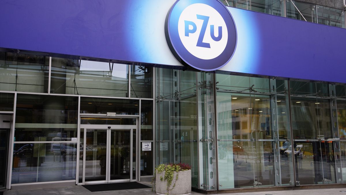 A branch of Poland's oldest and largest insurance company, PZU is seen in Warsaw, Poland on October 23, 2020. The Polish government has announced new restrictions will be put in place starting Saturday after new cases of coronavirus have risen sharply in consecutive days. Restaurants and eateries may only provide takeout orders for the coming two weeks and primary schools will switch to remote learning. (Photo by Jaap Arriens/NurPhoto via Getty Images)