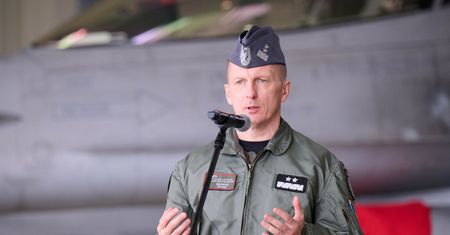 Awaryjne lądowanie drona pod Mirosławcem. Jest oświadczenie wojska